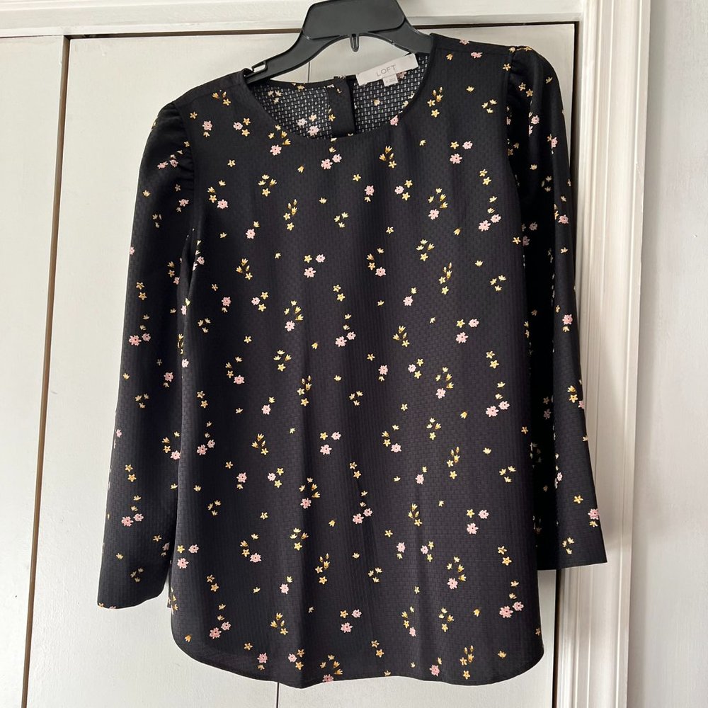 Ann Taylor LOFT Black Floral Blouse w/Puffed Sleeves - Medium